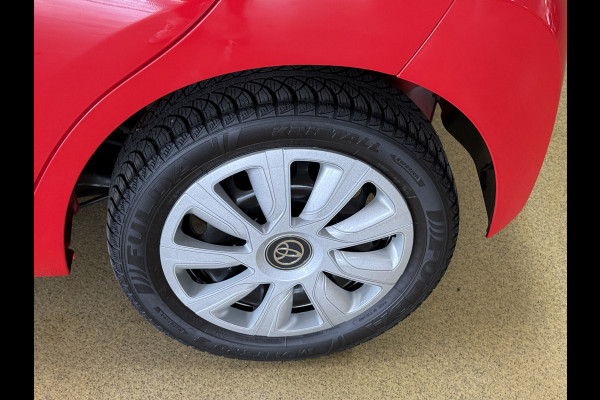 Toyota Aygo 1.0 VVT-i x-play | Airco