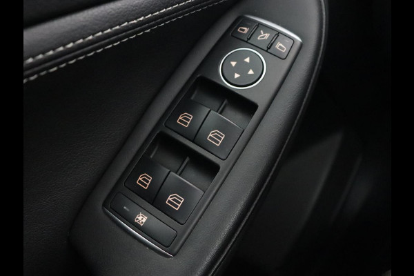 Infiniti Q30 1.6t Business Executive | Panoramadak | Leder | Stoelverwarming | Trekhaak | Navigatie | Climate control | Cruise control