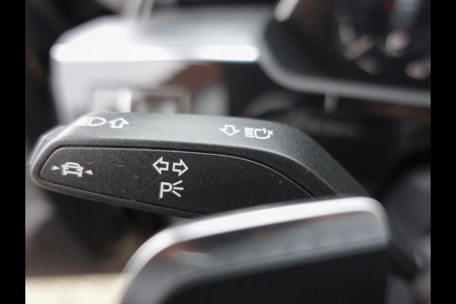 Audi e-tron 55 Advanced Quattro Navigatie Leder LED Matrix Tour Package Camera DAB+ Electrisch bedienbare achterklep