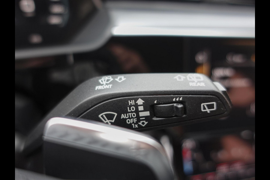 Audi e-tron 55 Advanced Quattro Navigatie Leder LED Matrix Tour Package Camera DAB+ Electrisch bedienbare achterklep