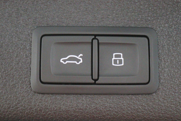 Audi A6 Avant 55 TFSI e quattro Competition Matrix-LED, Panoramadak, ACC, Camera, Virtual Cockpit, Trekhaak, 19''