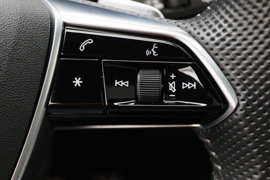 Audi A6 Avant 55 TFSI e quattro Competition Matrix-LED, Panoramadak, ACC, Camera, Virtual Cockpit, Trekhaak, 19''