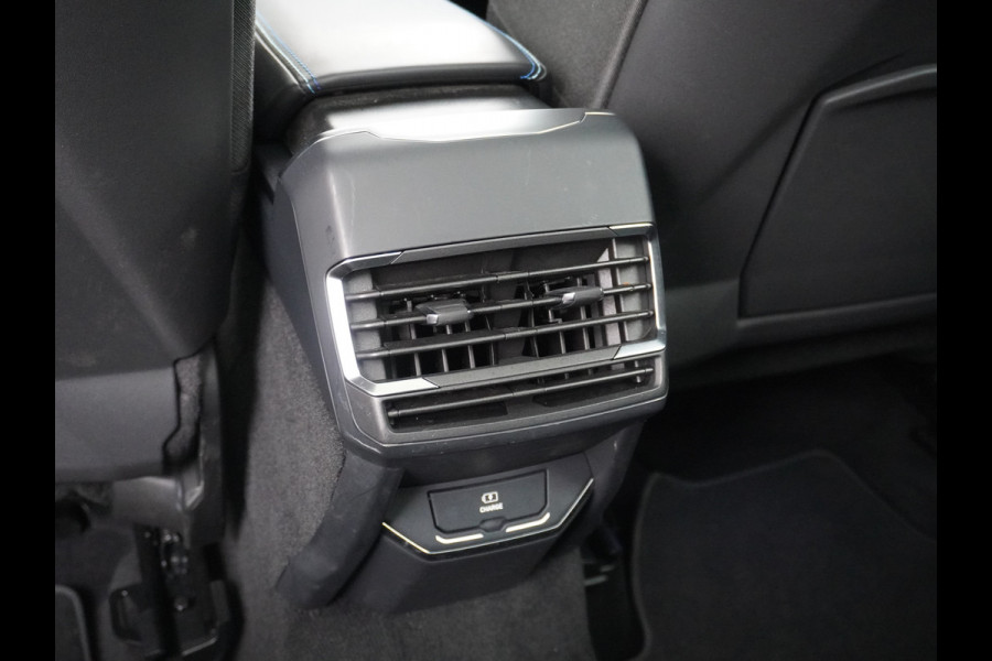 Lynk & Co 01 1.5 PHEV AUT-7 261pk Pano-Schuif-K-dak 20" 360°Camera Apple Carplay Android Auto Adaptive-Cruise Navi Pdc Ecc Keyless Led Plug-I Elek.Memory.Stoel File assistent Dodehoek detector Elektrisch bedienbare achterklep Rijstrooksensor Wifi Verkeersbord detectie 425Nm koppel 3,7kw laadvermogen A-label Euro 6 Hybride Benzine/Elektrisch rijden tot ca.69km 1.800kg trekvermogen