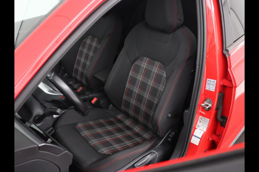Volkswagen Polo 2.0 TSI GTI | Stoelverwarming | Full LED | Virtual Cockpit | Adaptive cruise | Navigatie | Climate control | Parkeerhulp