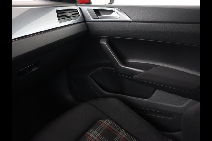 Volkswagen Polo 2.0 TSI GTI | Stoelverwarming | Full LED | Virtual Cockpit | Adaptive cruise | Navigatie | Climate control | Parkeerhulp