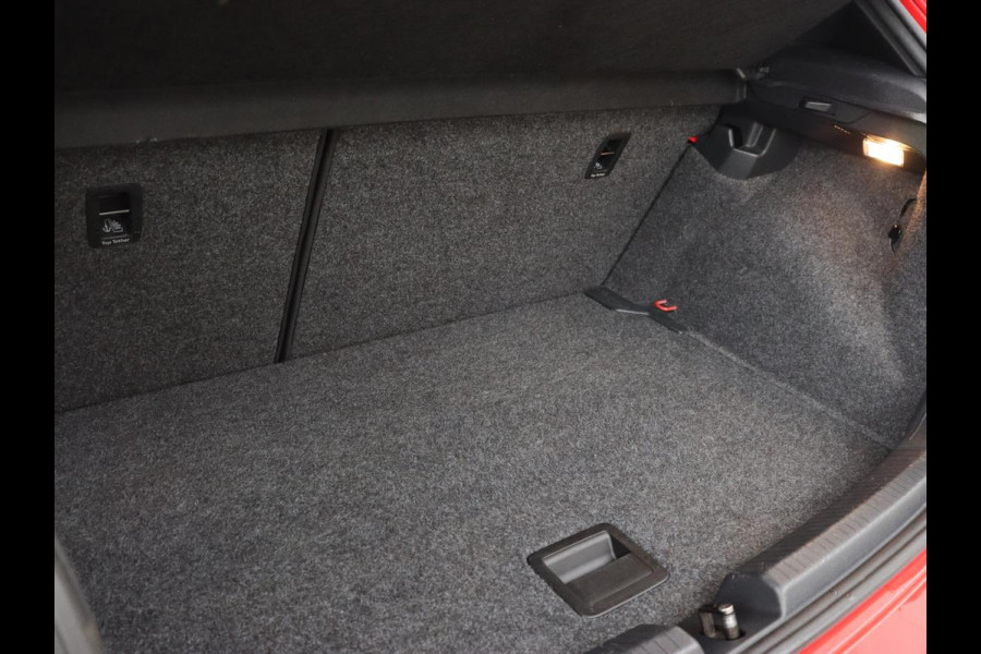 Volkswagen Polo 2.0 TSI GTI | Stoelverwarming | Full LED | Virtual Cockpit | Adaptive cruise | Navigatie | Climate control | Parkeerhulp