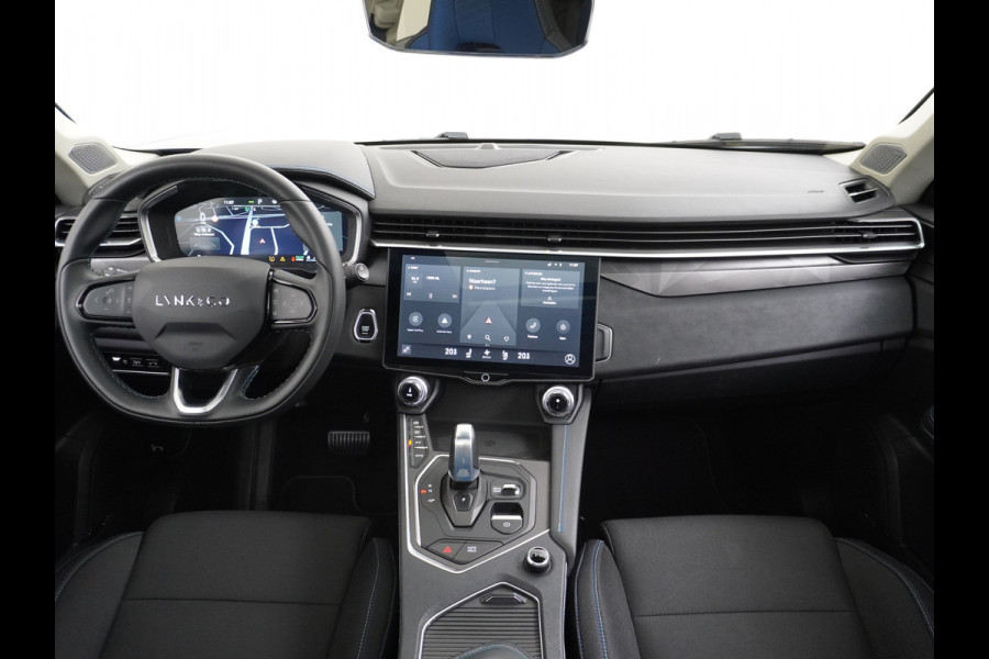 Lynk & Co 01 1.5 PHEV AUT-7 261pk Pano-Schuif-K-dak 20" 360°Camera Apple Carplay Android Auto Adaptive-Cruise Navi Pdc Ecc Keyless Led Plug-I Elek.Memory.Stoel File assistent Dodehoek detector Elektrisch bedienbare achterklep Rijstrooksensor Wifi Verkeersbord detectie 425Nm koppel 3,7kw laadvermogen A-label Euro 6 Hybride Benzine/Elektrisch rijden tot ca.69km 1.800kg trekvermogen