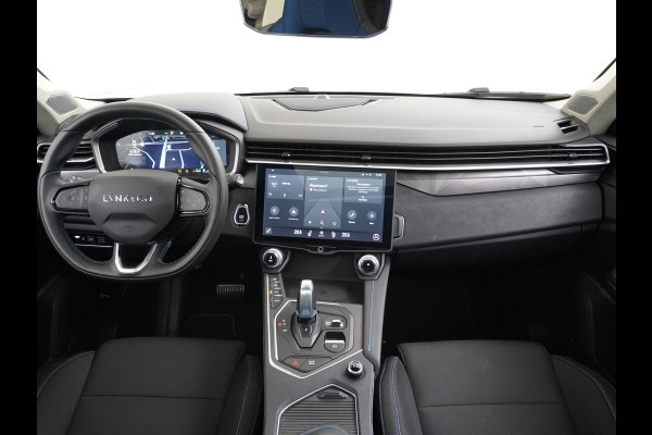 Lynk & Co 01 1.5 PHEV AUT-7 261pk Pano-Schuif-K-dak 20" 360°Camera Apple Carplay Android Auto Adaptive-Cruise Navi Pdc Ecc Keyless Led Plug-I Elek.Memory.Stoel File assistent Dodehoek detector Elektrisch bedienbare achterklep Rijstrooksensor Wifi Verkeersbord detectie 425Nm koppel 3,7kw laadvermogen A-label Euro 6 Hybride Benzine/Elektrisch rijden tot ca.69km 1.800kg trekvermogen