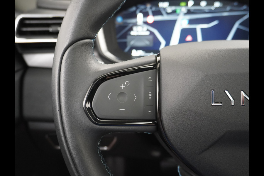 Lynk & Co 01 1.5 PHEV AUT-7 261pk Pano-Schuif-K-dak 20" 360°Camera Apple Carplay Android Auto Adaptive-Cruise Navi Pdc Ecc Keyless Led Plug-I Elek.Memory.Stoel File assistent Dodehoek detector Elektrisch bedienbare achterklep Rijstrooksensor Wifi Verkeersbord detectie 425Nm koppel 3,7kw laadvermogen A-label Euro 6 Hybride Benzine/Elektrisch rijden tot ca.69km 1.800kg trekvermogen