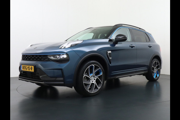 Lynk & Co 01 1.5 PHEV AUT-7 261pk Pano-Schuif-K-dak 20" 360°Camera Apple Carplay Android Auto Adaptive-Cruise Navi Pdc Ecc Keyless Led Plug-I Elek.Memory.Stoel File assistent Dodehoek detector Elektrisch bedienbare achterklep Rijstrooksensor Wifi Verkeersbord detectie 425Nm koppel 3,7kw laadvermogen A-label Euro 6 Hybride Benzine/Elektrisch rijden tot ca.69km 1.800kg trekvermogen