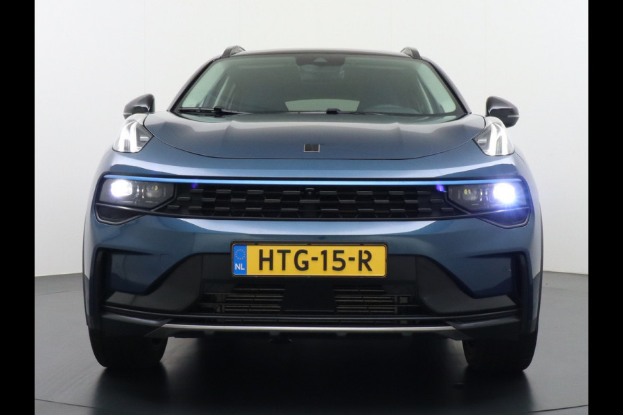 Lynk & Co 01 1.5 PHEV AUT-7 261pk Pano-Schuif-K-dak 20" 360°Camera Apple Carplay Android Auto Adaptive-Cruise Navi Pdc Ecc Keyless Led Plug-I Elek.Memory.Stoel File assistent Dodehoek detector Elektrisch bedienbare achterklep Rijstrooksensor Wifi Verkeersbord detectie 425Nm koppel 3,7kw laadvermogen A-label Euro 6 Hybride Benzine/Elektrisch rijden tot ca.69km 1.800kg trekvermogen