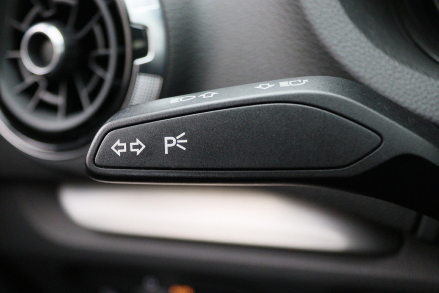 Audi A3 Sportback 35 TFSI CoD Sport S Line Edition Leer/Stof, Climate, Cruise, Navigatie, Bluetooth, LED, Premium Sound, 18''