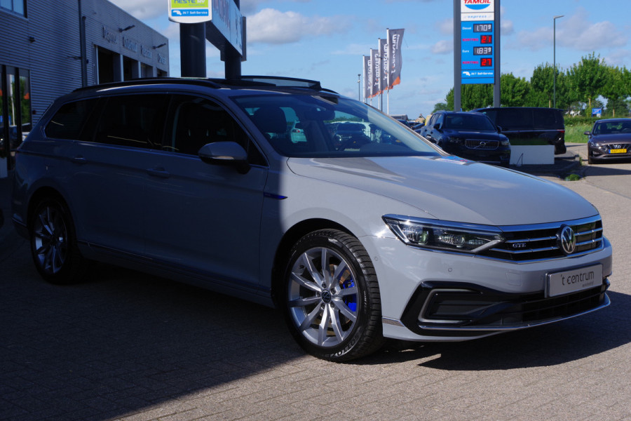 Volkswagen Passat Variant 1.4 TSI PHEV GTE 218 PK BNS, Panoramadak, Trekhaak, 18" LM, Adap. LED, Keyless, 360 Camera, Massage