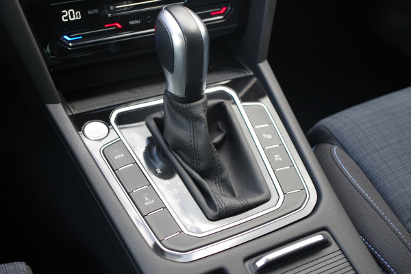 Volkswagen Passat Variant 1.4 TSI PHEV GTE 218 PK BNS, Panoramadak, Trekhaak, 18" LM, Adap. LED, Keyless, 360 Camera, Massage