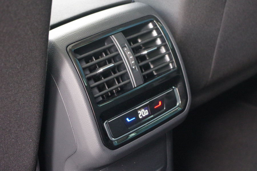 Volkswagen Passat Variant 1.4 TSI PHEV GTE 218 PK BNS, Panoramadak, Trekhaak, 18" LM, Adap. LED, Keyless, 360 Camera, Massage
