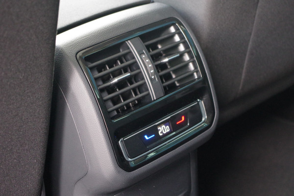 Volkswagen Passat Variant 1.4 TSI PHEV GTE 218 PK BNS, Panoramadak, Trekhaak, 18" LM, Adap. LED, Keyless, 360 Camera, Massage