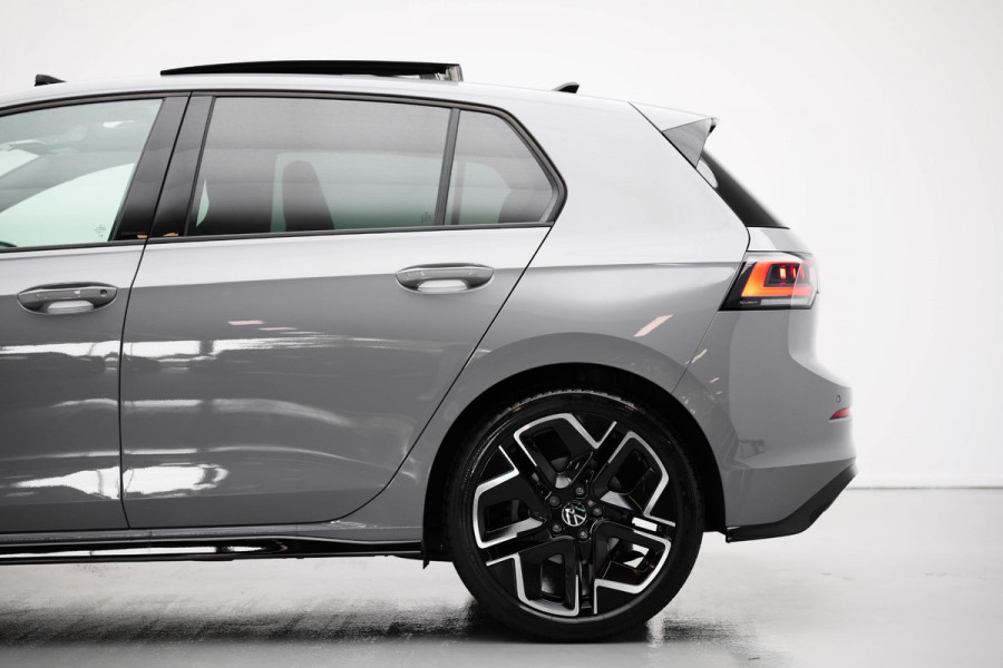 Volkswagen Golf 1.5 eTSI R-Line Edition |NWE MODEL|Pano|3xR-Line|360Cam|HUD|IQ|
