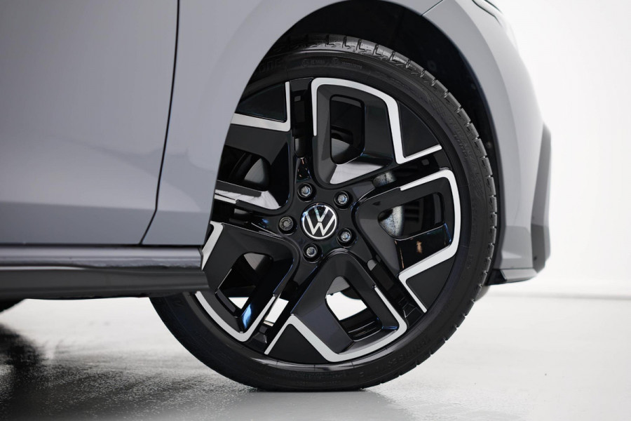Volkswagen Golf 1.5 eTSI R-Line Edition |NWE MODEL|Pano|3xR-Line|360Cam|HUD|IQ|