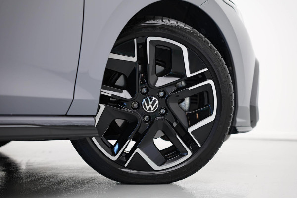 Volkswagen Golf 1.5 eTSI R-Line Edition |NWE MODEL|Pano|3xR-Line|360Cam|HUD|IQ|