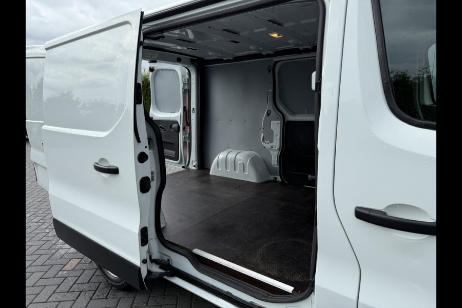Renault Trafic 1.6 dCi 126 PK / L1H1 / 1e EIG. / 2x SCHUIFDEUR / TREKHAAK / AIRCO / CRUISE / NAVI