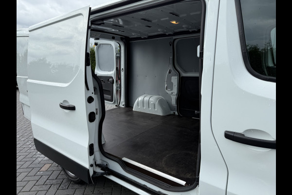 Renault Trafic 1.6 dCi 126 PK / L1H1 / 1e EIG. / 2x SCHUIFDEUR / TREKHAAK / AIRCO / CRUISE / NAVI