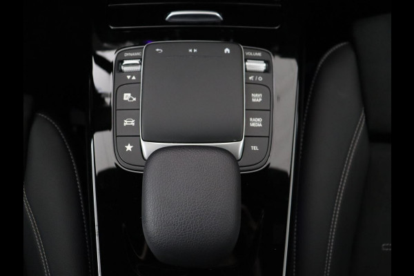 Mercedes-Benz A-Klasse 250e AMG Night | Panoramadak | Stoelverwarming | Carplay | Leder/Alcantara | Camera | Navigatie | Widescreen | Sfeerverlichting | Park Assist | PHEV