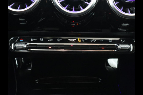 Mercedes-Benz A-Klasse 250e AMG Night | Panoramadak | Stoelverwarming | Carplay | Leder/Alcantara | Camera | Navigatie | Widescreen | Sfeerverlichting | Park Assist | PHEV