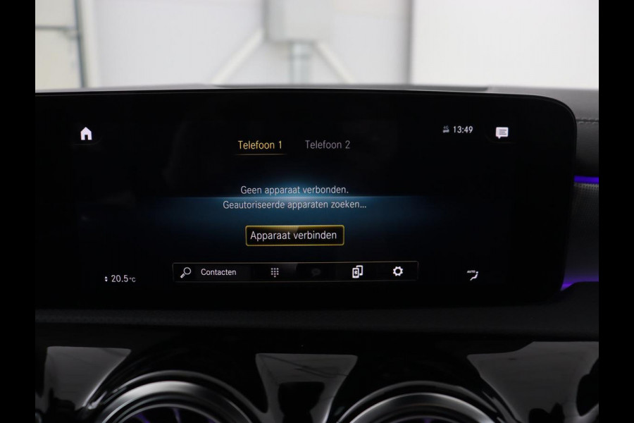 Mercedes-Benz A-Klasse 250e AMG Night | Panoramadak | Stoelverwarming | Carplay | Leder/Alcantara | Camera | Navigatie | Widescreen | Sfeerverlichting | Park Assist | PHEV