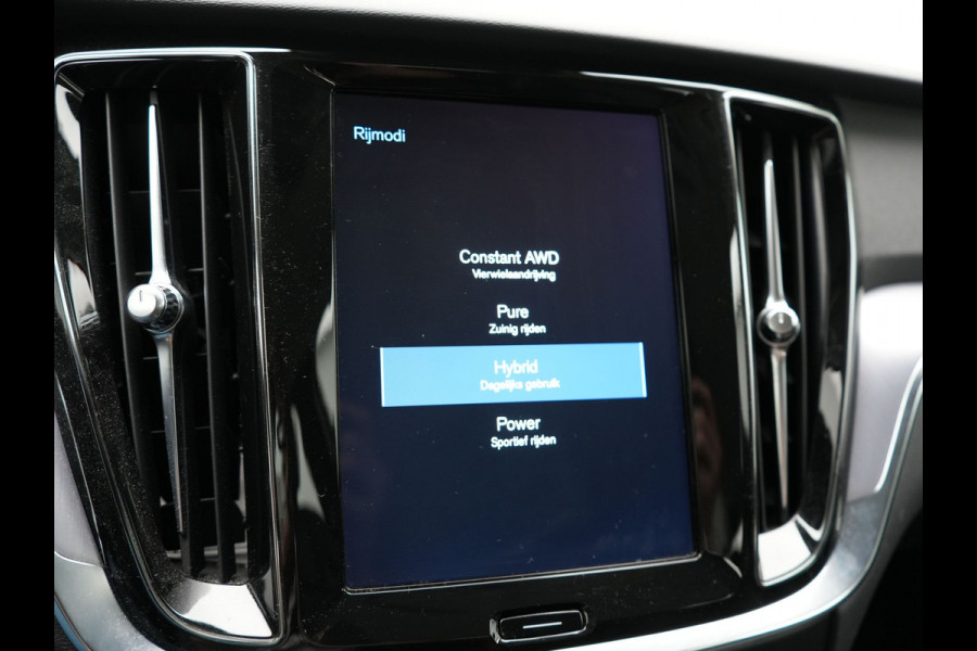 Volvo V60 T6 Twin Engine AWD Momentum Pro Plug In Hybrid 340pk Dealer O.H PHEV | Adaptive Cruise | Harman Kardon | Lederen Sportstoelen | Camera | Pilot Assist | Apple Carplay | Navigatie | Blis | Virtual | DAB
