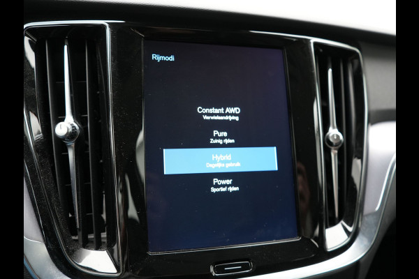 Volvo V60 T6 Twin Engine AWD Momentum Pro Plug In Hybrid 340pk Dealer O.H PHEV | Adaptive Cruise | Harman Kardon | Lederen Sportstoelen | Camera | Pilot Assist | Apple Carplay | Navigatie | Blis | Virtual | DAB