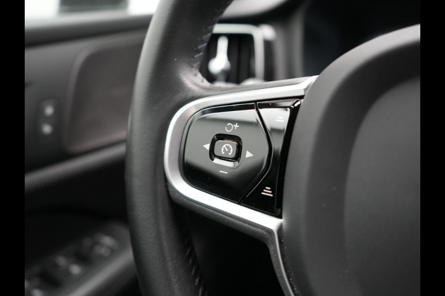 Volvo V60 T6 Twin Engine AWD Momentum Pro Plug In Hybrid 340pk Dealer O.H PHEV | Adaptive Cruise | Harman Kardon | Lederen Sportstoelen | Camera | Pilot Assist | Apple Carplay | Navigatie | Blis | Virtual | DAB