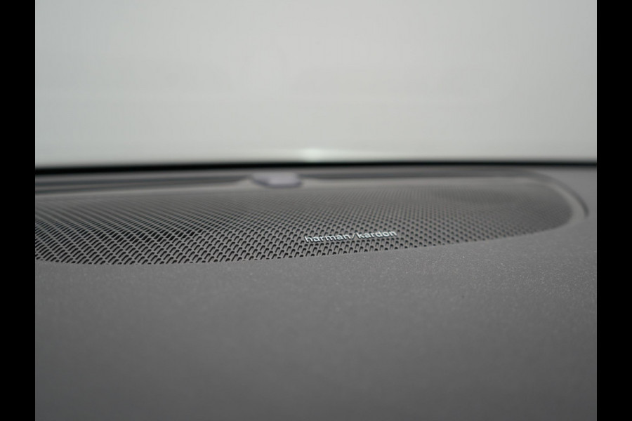 Volvo V60 T6 Twin Engine AWD Momentum Pro Plug In Hybrid 340pk Dealer O.H PHEV | Adaptive Cruise | Harman Kardon | Lederen Sportstoelen | Camera | Pilot Assist | Apple Carplay | Navigatie | Blis | Virtual | DAB