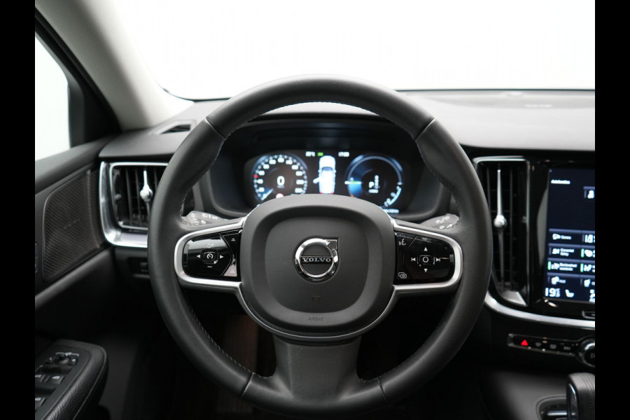 Volvo V60 T6 Twin Engine AWD Momentum Pro Plug In Hybrid 340pk Dealer O.H PHEV | Adaptive Cruise | Harman Kardon | Lederen Sportstoelen | Camera | Pilot Assist | Apple Carplay | Navigatie | Blis | Virtual | DAB