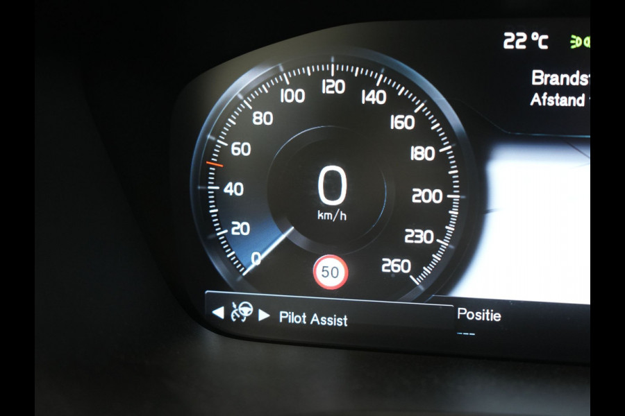 Volvo V60 T6 Twin Engine AWD Momentum Pro Plug In Hybrid 340pk Dealer O.H PHEV | Adaptive Cruise | Harman Kardon | Lederen Sportstoelen | Camera | Pilot Assist | Apple Carplay | Navigatie | Blis | Virtual | DAB