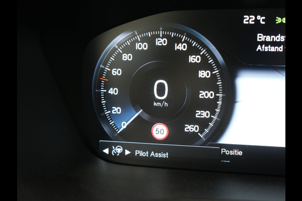 Volvo V60 T6 Twin Engine AWD Momentum Pro Plug In Hybrid 340pk Dealer O.H PHEV | Adaptive Cruise | Harman Kardon | Lederen Sportstoelen | Camera | Pilot Assist | Apple Carplay | Navigatie | Blis | Virtual | DAB