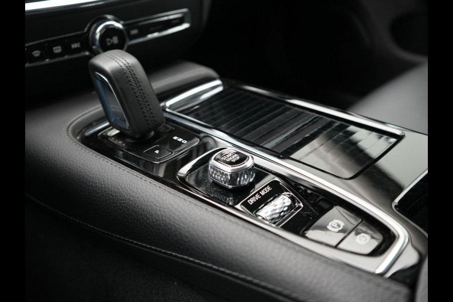 Volvo V60 T6 Twin Engine AWD Momentum Pro Plug In Hybrid 340pk Dealer O.H PHEV | Adaptive Cruise | Harman Kardon | Lederen Sportstoelen | Camera | Pilot Assist | Apple Carplay | Navigatie | Blis | Virtual | DAB