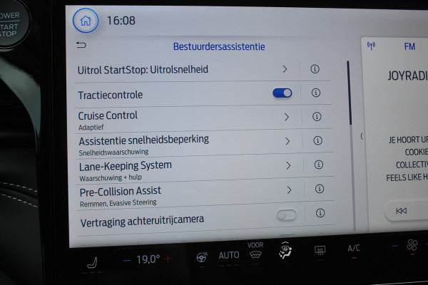 Ford Puma 1.0-125pk EcoBoost Mild-Hybrid Titanium. Nieuw Model ! Van €. 35.920,- voor €. 29.950,- Slechts 3.150km ! Fabrieksgarantie t/m 30-01-2029 ! Lane- en side assist, Camera, Navigatie, Telefoonvoorb., Stoel-, stuur- en voorraamverwarming, LED verlichting etc.