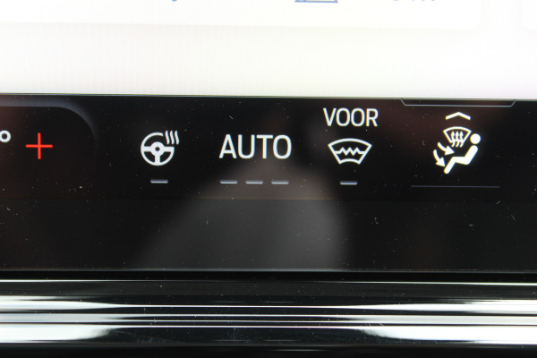 Ford Puma 1.0-125pk EcoBoost Mild-Hybrid Titanium. Nieuw Model ! Van €. 35.920,- voor €. 29.950,- Slechts 3.150km ! Fabrieksgarantie t/m 30-01-2029 ! Lane- en side assist, Camera, Navigatie, Telefoonvoorb., Stoel-, stuur- en voorraamverwarming, LED verlichting etc.