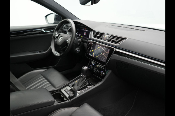 Škoda Superb Combi 1.4 TSI iV Lauren & Klement Plug In Hybrid 218pk Dealer O.H PHEV | Panodak | Adaptive Cruise | Camera | Lederen Sportstoelen Memory & Ventilatie |  Crystal LED | Apple Carplay | Lane Assist | Stoelverwarming | Navigatie |  DAB |