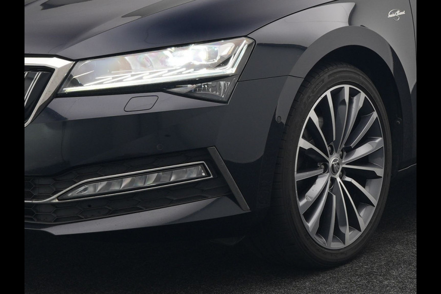 Škoda Superb Combi 1.4 TSI iV Lauren & Klement Plug In Hybrid 218pk Dealer O.H PHEV | Panodak | Adaptive Cruise | Camera | Lederen Sportstoelen Memory & Ventilatie |  Crystal LED | Apple Carplay | Lane Assist | Stoelverwarming | Navigatie |  DAB |