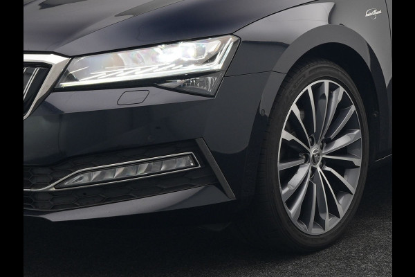 Škoda Superb Combi 1.4 TSI iV Lauren & Klement Plug In Hybrid 218pk Dealer O.H PHEV | Panodak | Adaptive Cruise | Camera | Lederen Sportstoelen Memory & Ventilatie |  Crystal LED | Apple Carplay | Lane Assist | Stoelverwarming | Navigatie |  DAB |