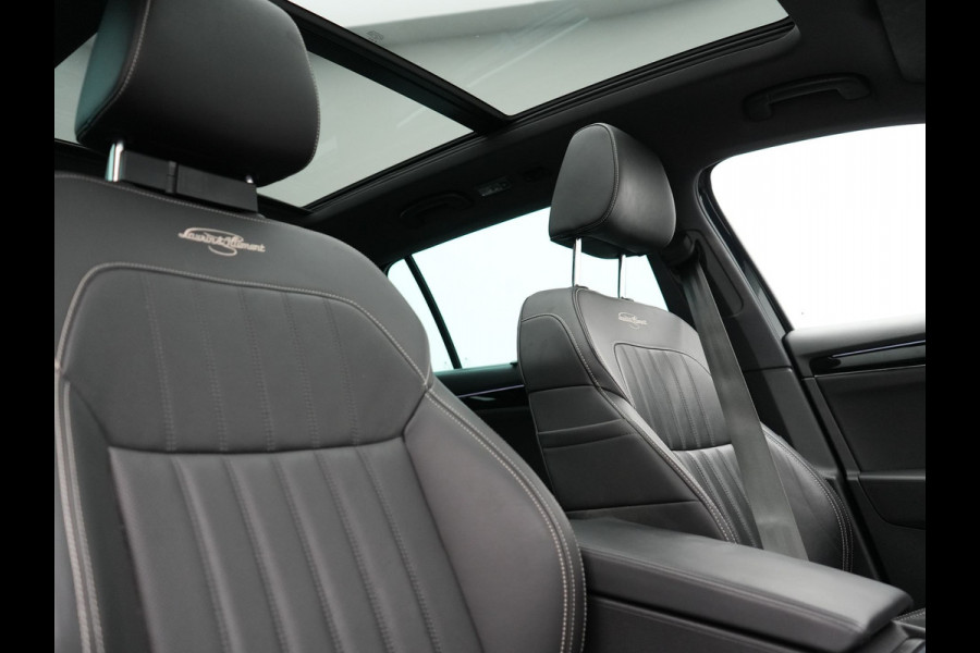 Škoda Superb Combi 1.4 TSI iV Lauren & Klement Plug In Hybrid 218pk Dealer O.H PHEV | Panodak | Adaptive Cruise | Camera | Lederen Sportstoelen Memory & Ventilatie |  Crystal LED | Apple Carplay | Lane Assist | Stoelverwarming | Navigatie |  DAB |