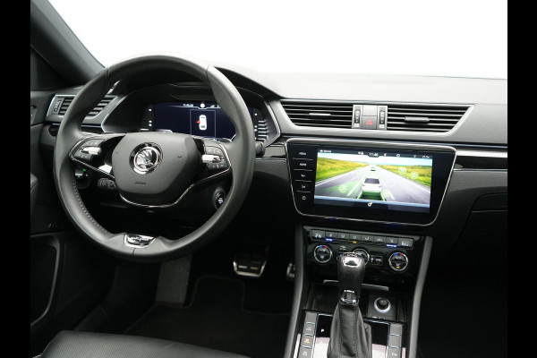 Škoda Superb Combi 1.4 TSI iV Lauren & Klement Plug In Hybrid 218pk Dealer O.H PHEV | Panodak | Adaptive Cruise | Camera | Lederen Sportstoelen Memory & Ventilatie |  Crystal LED | Apple Carplay | Lane Assist | Stoelverwarming | Navigatie |  DAB |