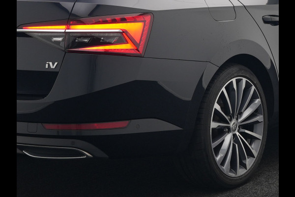 Škoda Superb Combi 1.4 TSI iV Lauren & Klement Plug In Hybrid 218pk Dealer O.H PHEV | Panodak | Adaptive Cruise | Camera | Lederen Sportstoelen Memory & Ventilatie |  Crystal LED | Apple Carplay | Lane Assist | Stoelverwarming | Navigatie |  DAB |