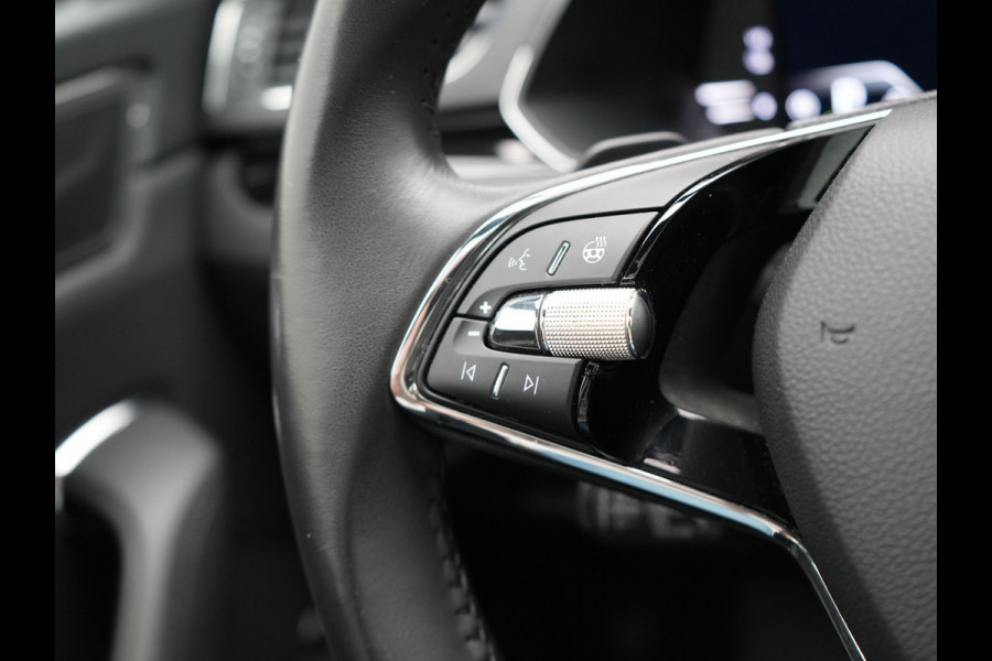 Škoda Superb Combi 1.4 TSI iV Lauren & Klement Plug In Hybrid 218pk Dealer O.H PHEV | Panodak | Adaptive Cruise | Camera | Lederen Sportstoelen Memory & Ventilatie |  Crystal LED | Apple Carplay | Lane Assist | Stoelverwarming | Navigatie |  DAB |