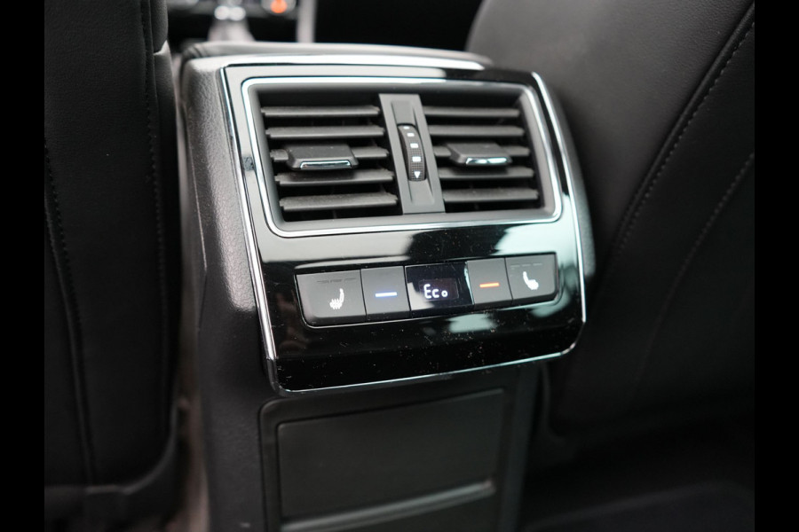 Škoda Superb Combi 1.4 TSI iV Lauren & Klement Plug In Hybrid 218pk Dealer O.H PHEV | Panodak | Adaptive Cruise | Camera | Lederen Sportstoelen Memory & Ventilatie |  Crystal LED | Apple Carplay | Lane Assist | Stoelverwarming | Navigatie |  DAB |