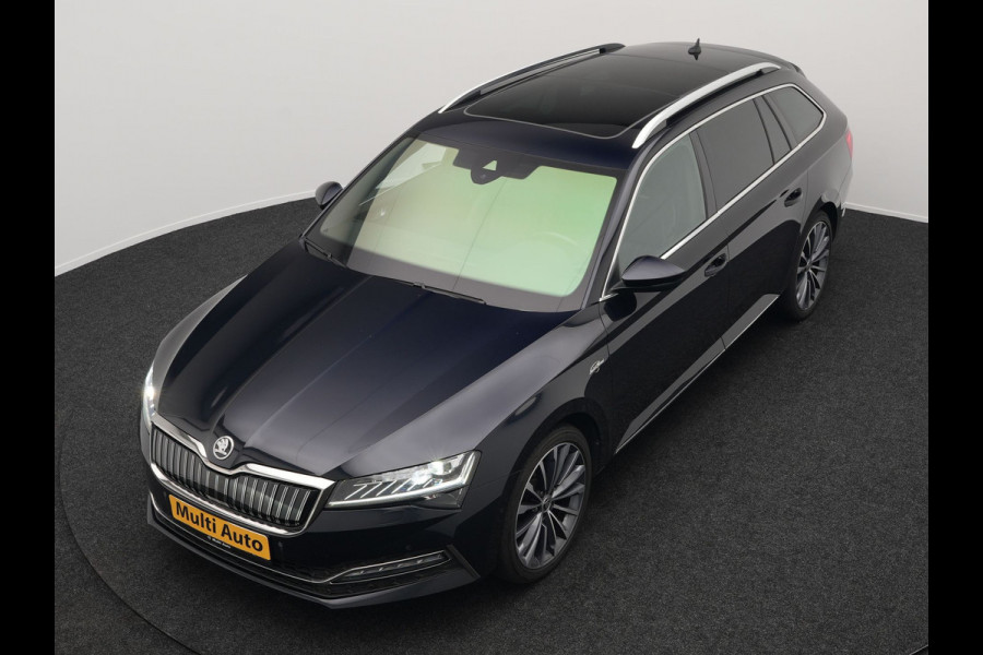 Škoda Superb Combi 1.4 TSI iV Lauren & Klement Plug In Hybrid 218pk Dealer O.H PHEV | Panodak | Adaptive Cruise | Camera | Lederen Sportstoelen Memory & Ventilatie |  Crystal LED | Apple Carplay | Lane Assist | Stoelverwarming | Navigatie |  DAB |