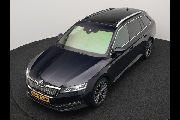 Škoda Superb Combi 1.4 TSI iV Lauren & Klement Plug In Hybrid 218pk Dealer O.H PHEV | Panodak | Adaptive Cruise | Camera | Lederen Sportstoelen Memory & Ventilatie |  Crystal LED | Apple Carplay | Lane Assist | Stoelverwarming | Navigatie |  DAB |