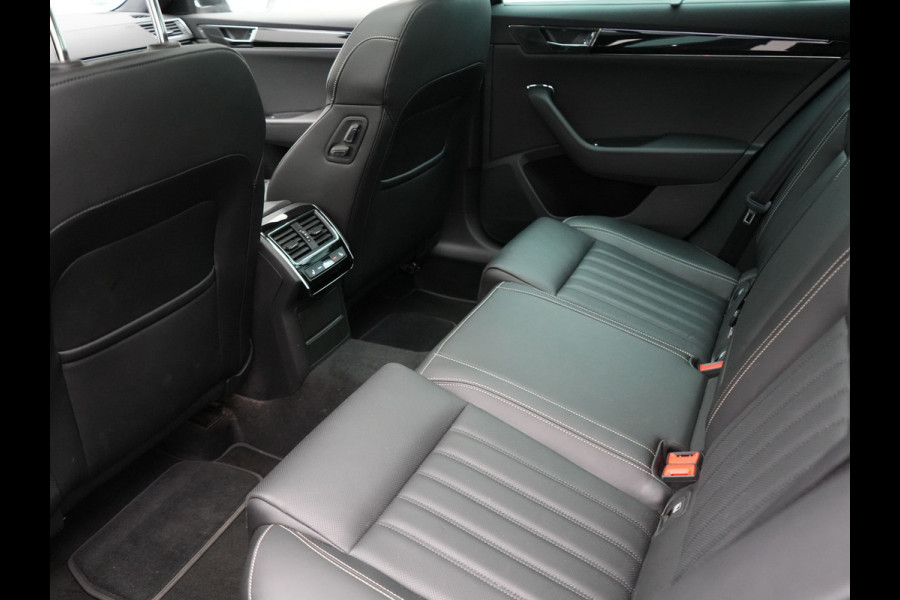 Škoda Superb Combi 1.4 TSI iV Lauren & Klement Plug In Hybrid 218pk Dealer O.H PHEV | Panodak | Adaptive Cruise | Camera | Lederen Sportstoelen Memory & Ventilatie |  Crystal LED | Apple Carplay | Lane Assist | Stoelverwarming | Navigatie |  DAB |