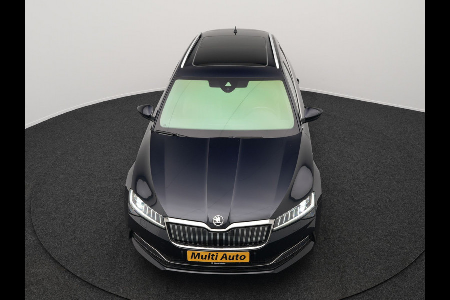 Škoda Superb Combi 1.4 TSI iV Lauren & Klement Plug In Hybrid 218pk Dealer O.H PHEV | Panodak | Adaptive Cruise | Camera | Lederen Sportstoelen Memory & Ventilatie |  Crystal LED | Apple Carplay | Lane Assist | Stoelverwarming | Navigatie |  DAB |